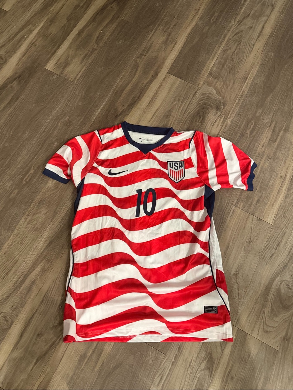 Nike Mens’s USA Red & White Soccer Jersey Pulisic Large
